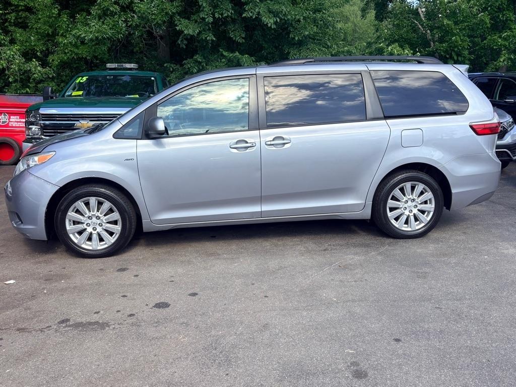 Toyota Sienna  2017