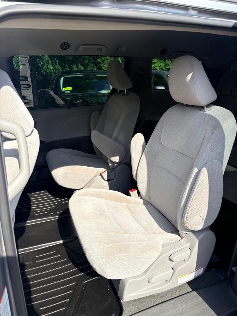 Toyota Sienna  2017