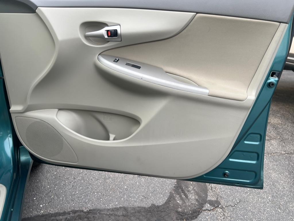 Toyota Corolla  2010