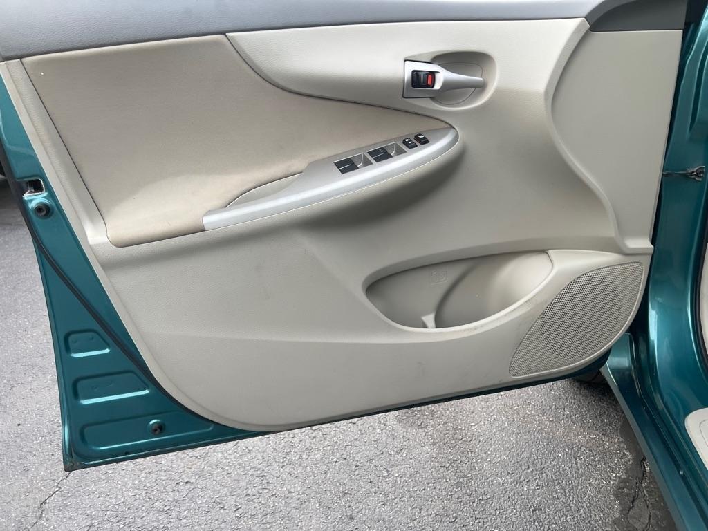 Toyota Corolla  2010