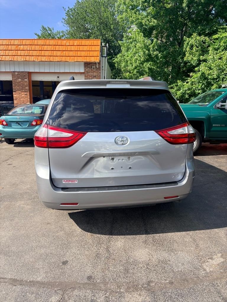 Toyota Sienna  2017