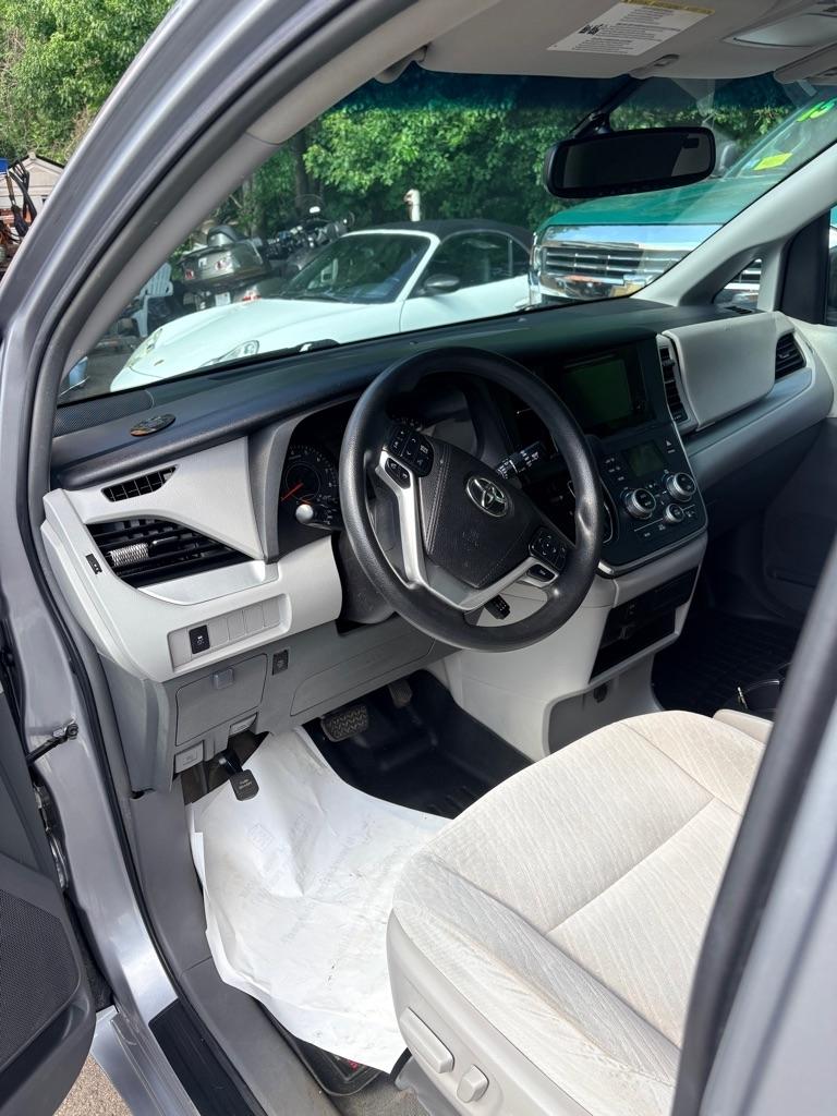 Toyota Sienna  2017