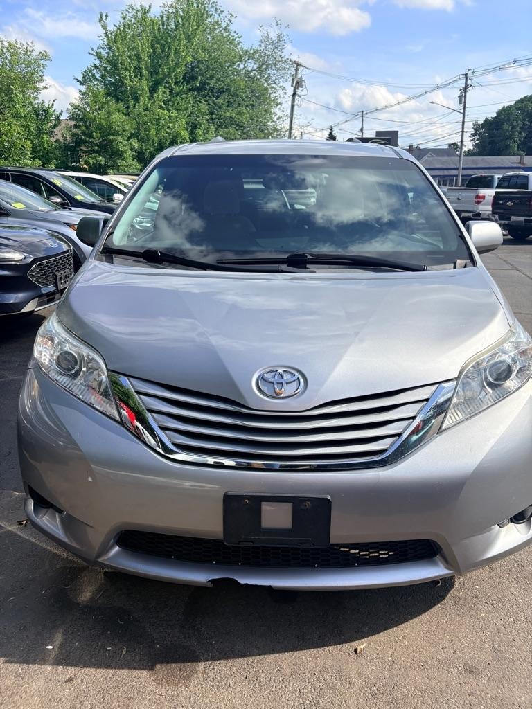 2017 Toyota Sienna LE