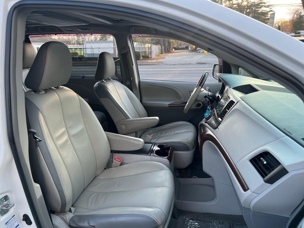 Toyota Sienna  2014