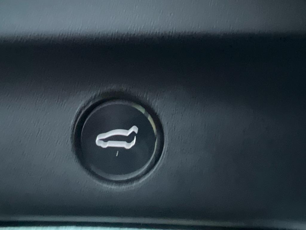Tesla Model Y  2020