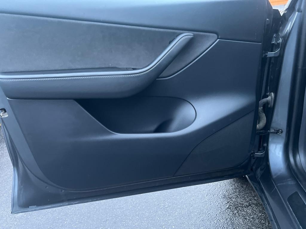 Tesla Model Y  2020