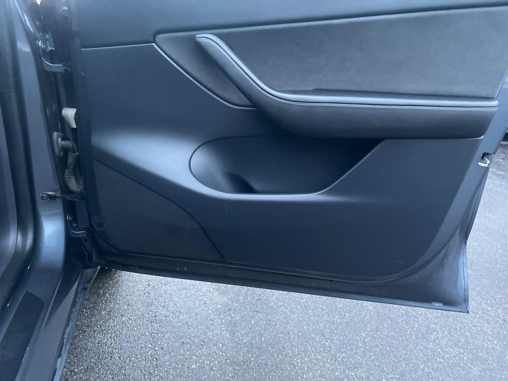 Tesla Model Y  2020