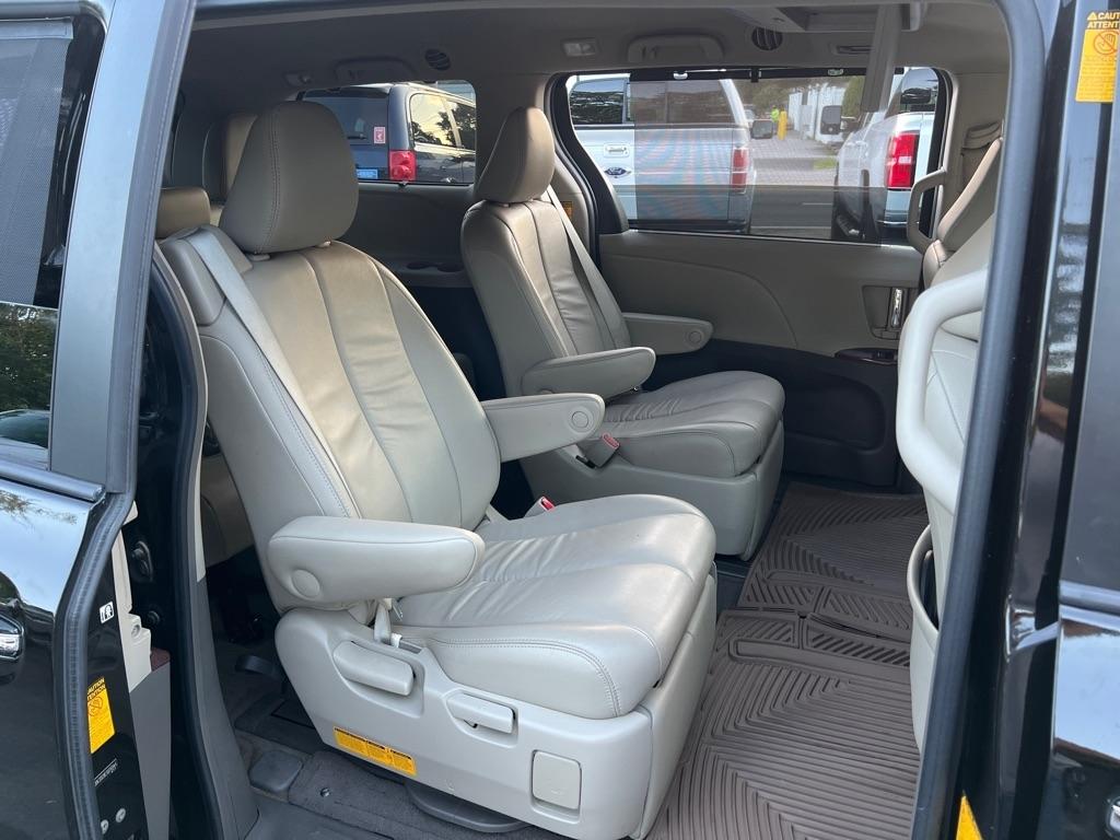Toyota Sienna  2014