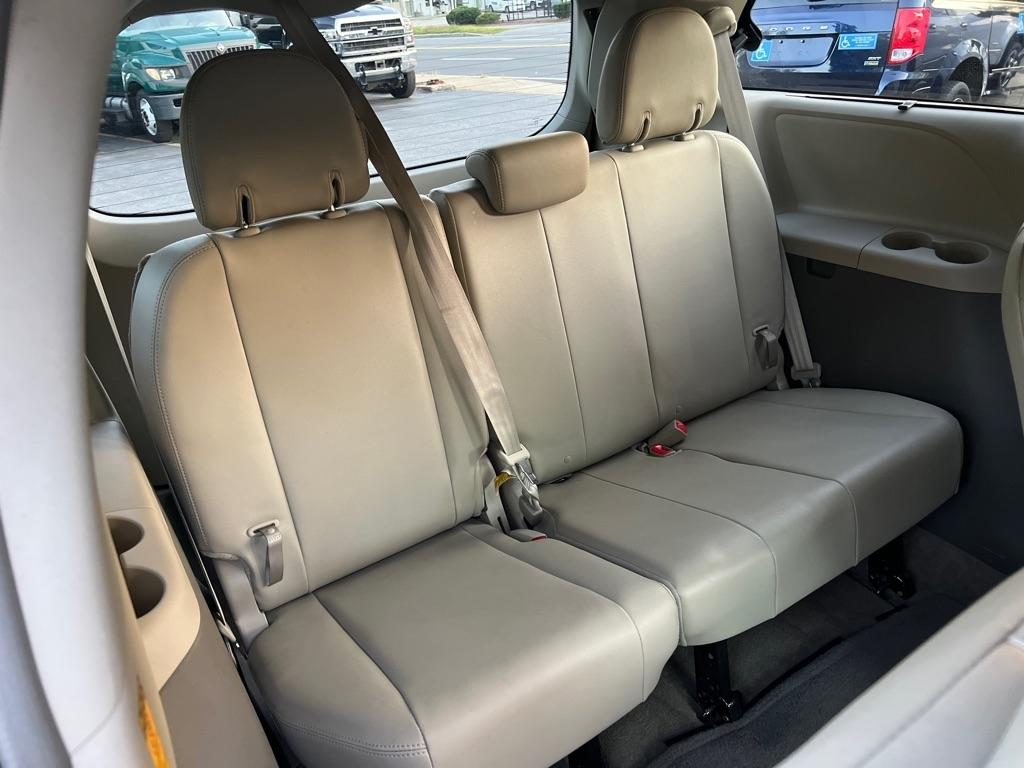 Toyota Sienna  2014