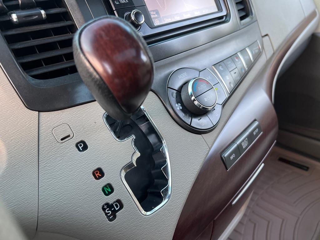 Toyota Sienna  2014