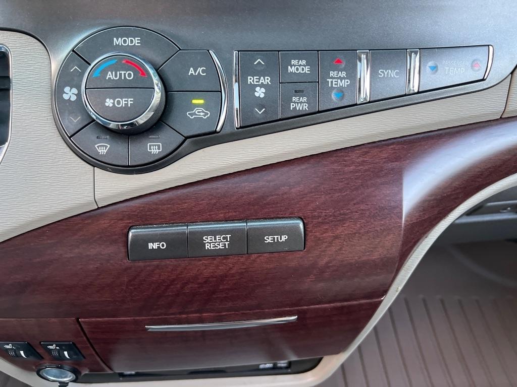 Toyota Sienna  2014