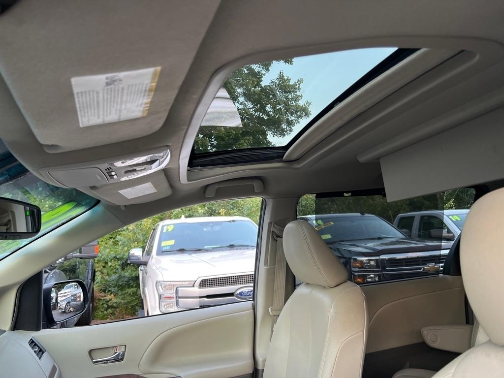 Toyota Sienna  2014