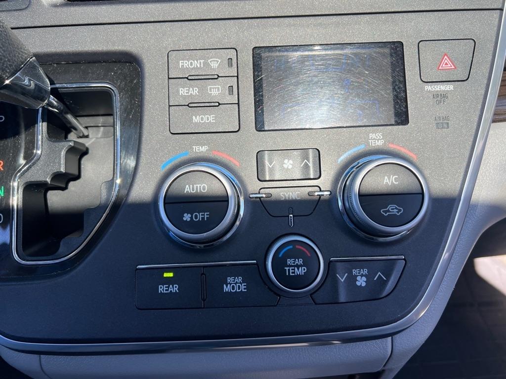 Toyota Sienna  2015