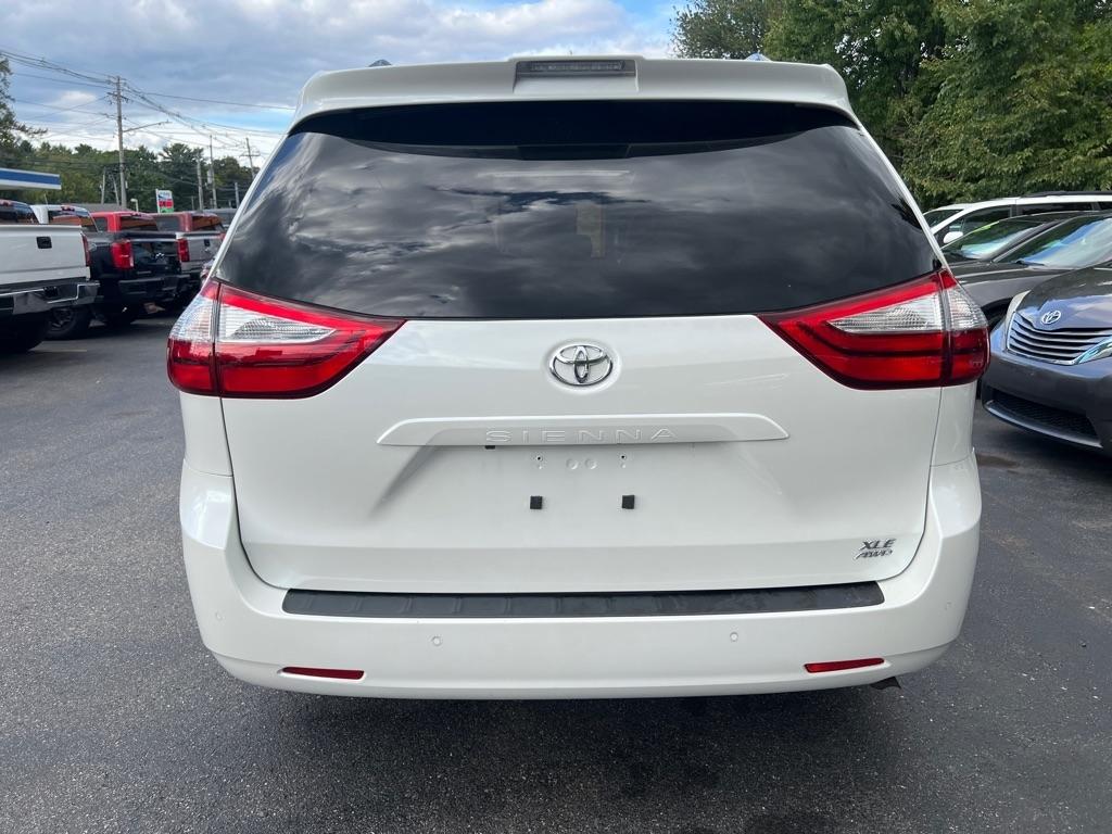 Toyota Sienna  2018