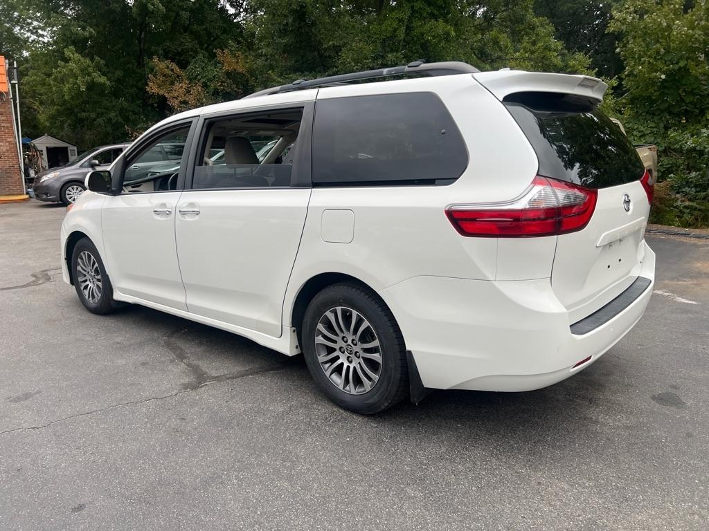 Toyota Sienna  2020