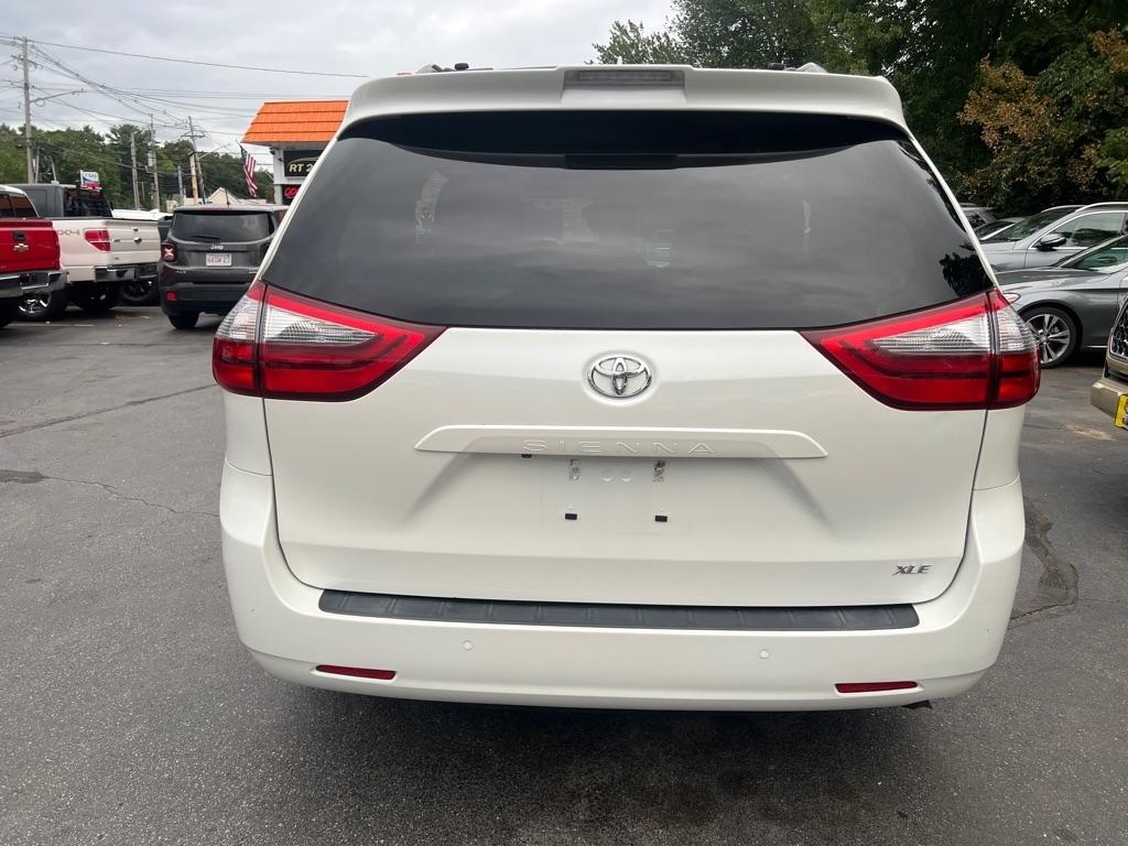 Toyota Sienna  2020