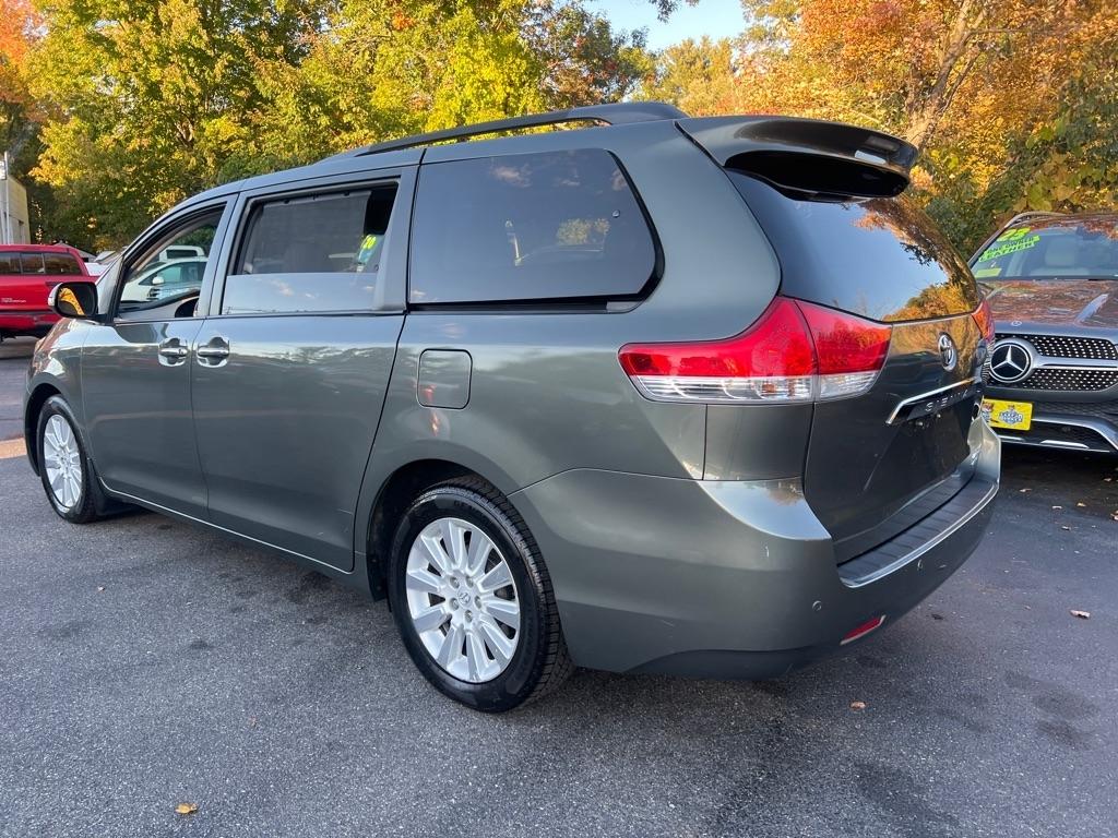 Toyota Sienna  2013