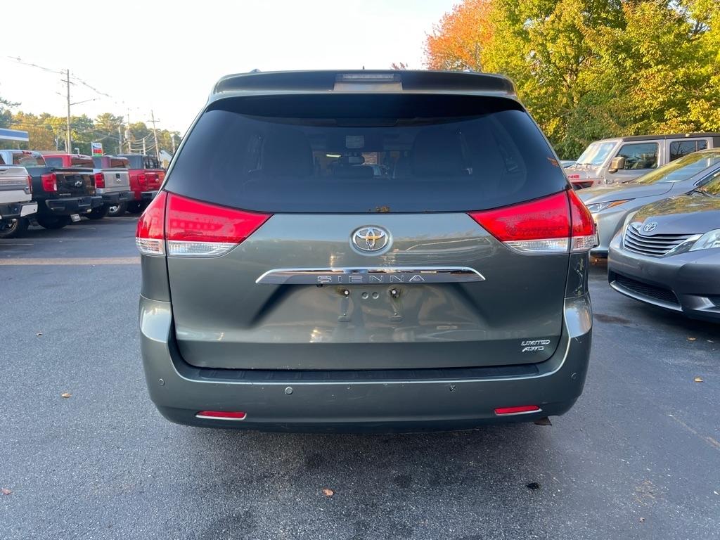 Toyota Sienna  2013