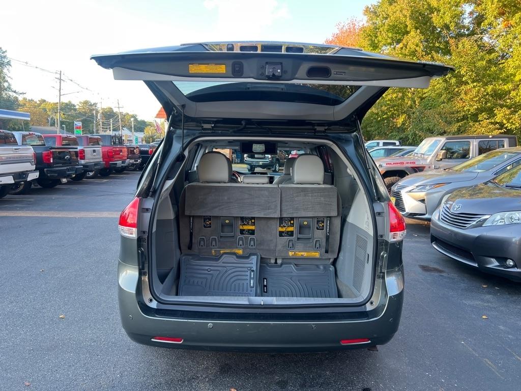Toyota Sienna  2013