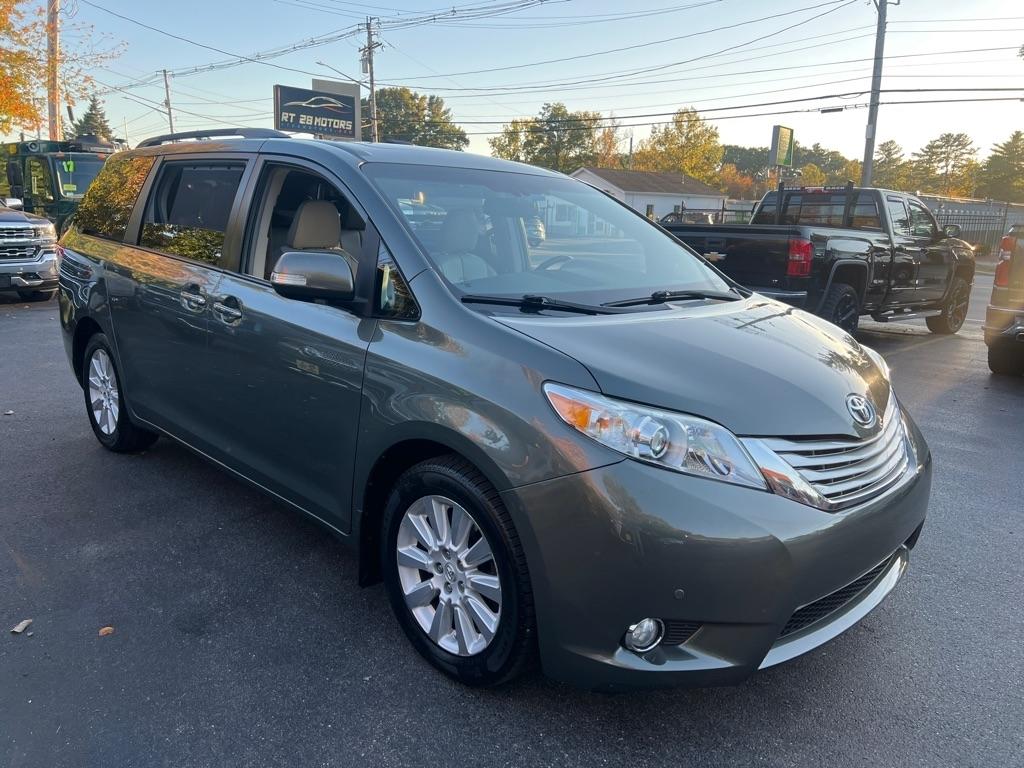 Toyota Sienna  2013