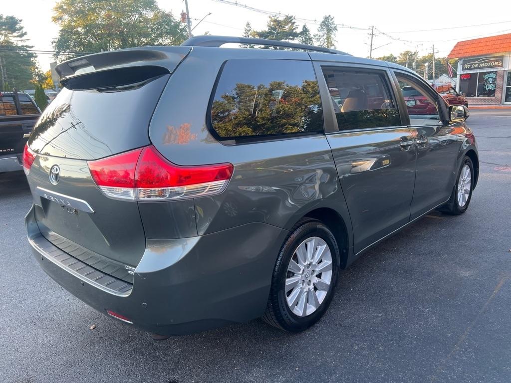 Toyota Sienna  2013