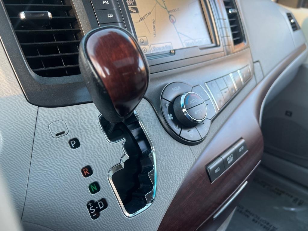 Toyota Sienna  2013