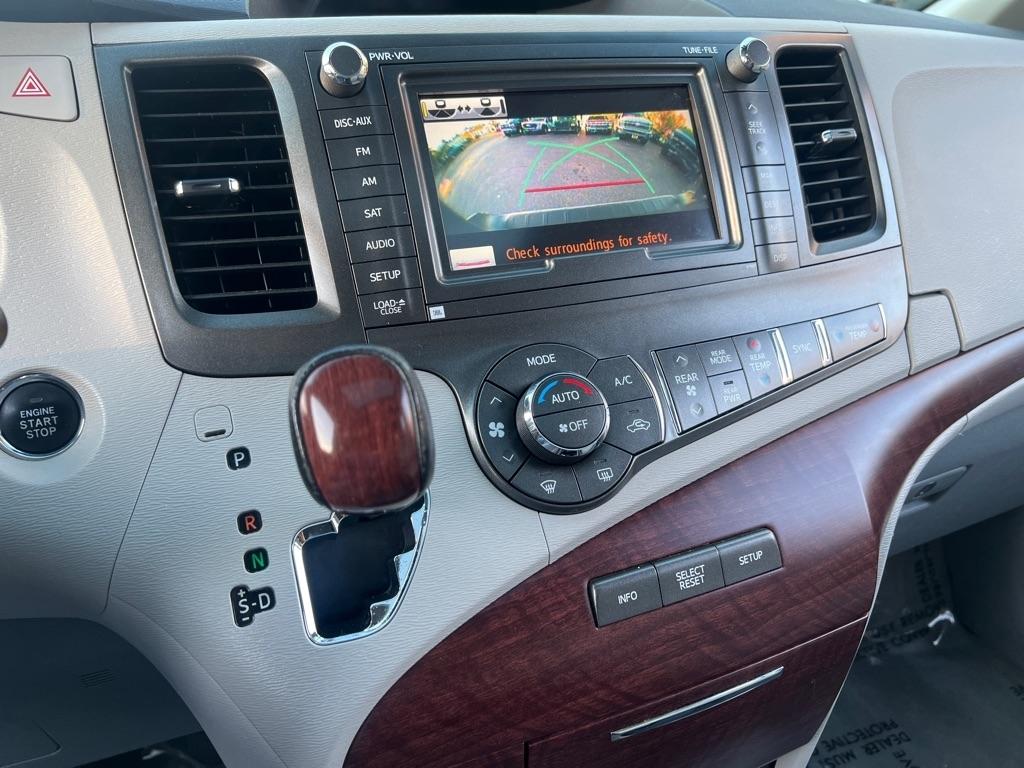 Toyota Sienna  2013