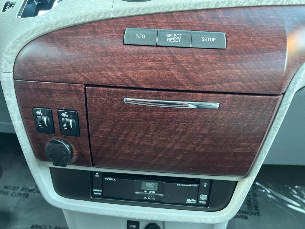 Toyota Sienna  2013