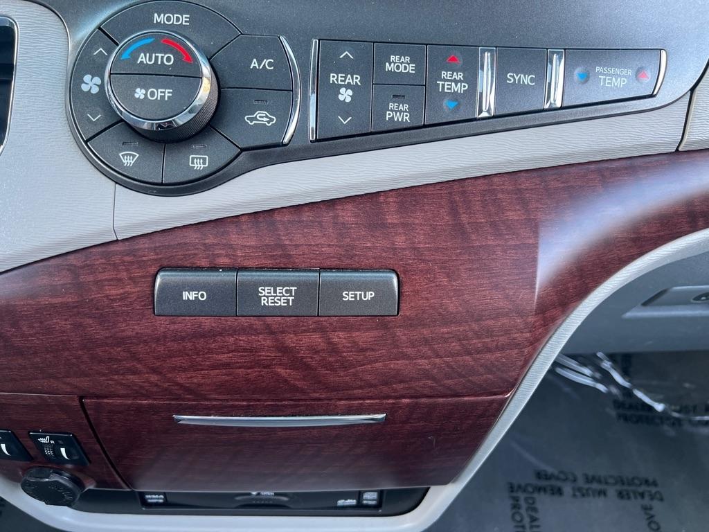 Toyota Sienna  2013
