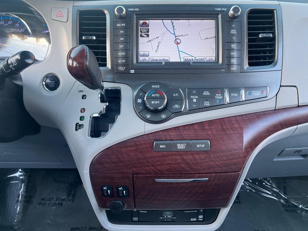 Toyota Sienna  2013
