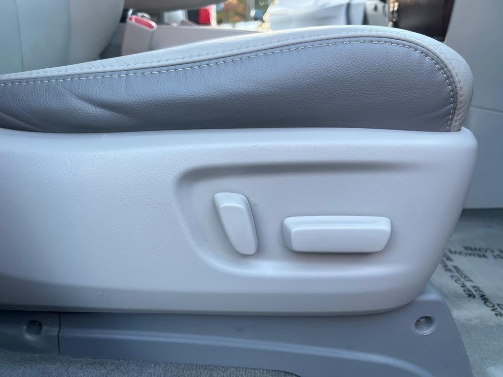 Toyota Sienna  2013
