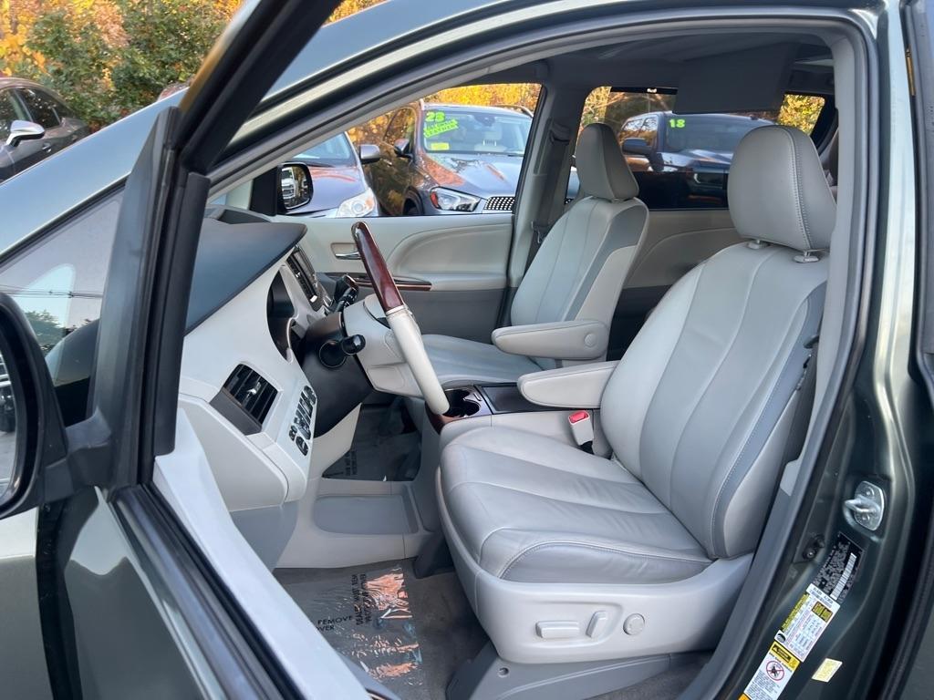 Toyota Sienna  2013