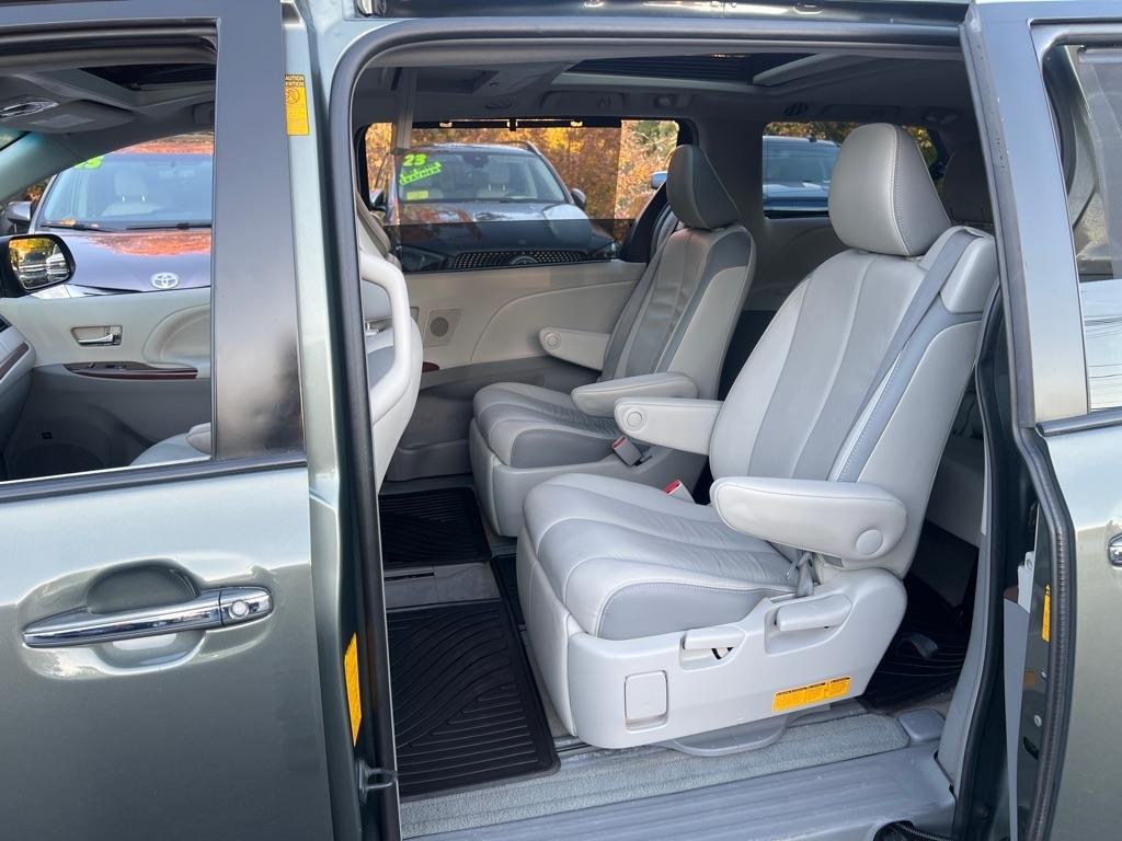 Toyota Sienna  2013