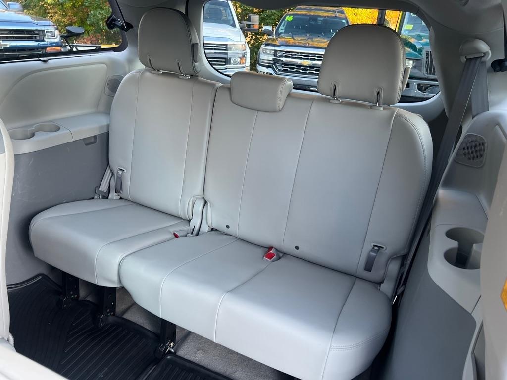 Toyota Sienna  2013