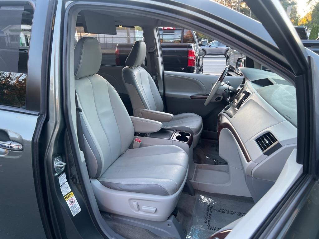 Toyota Sienna  2013