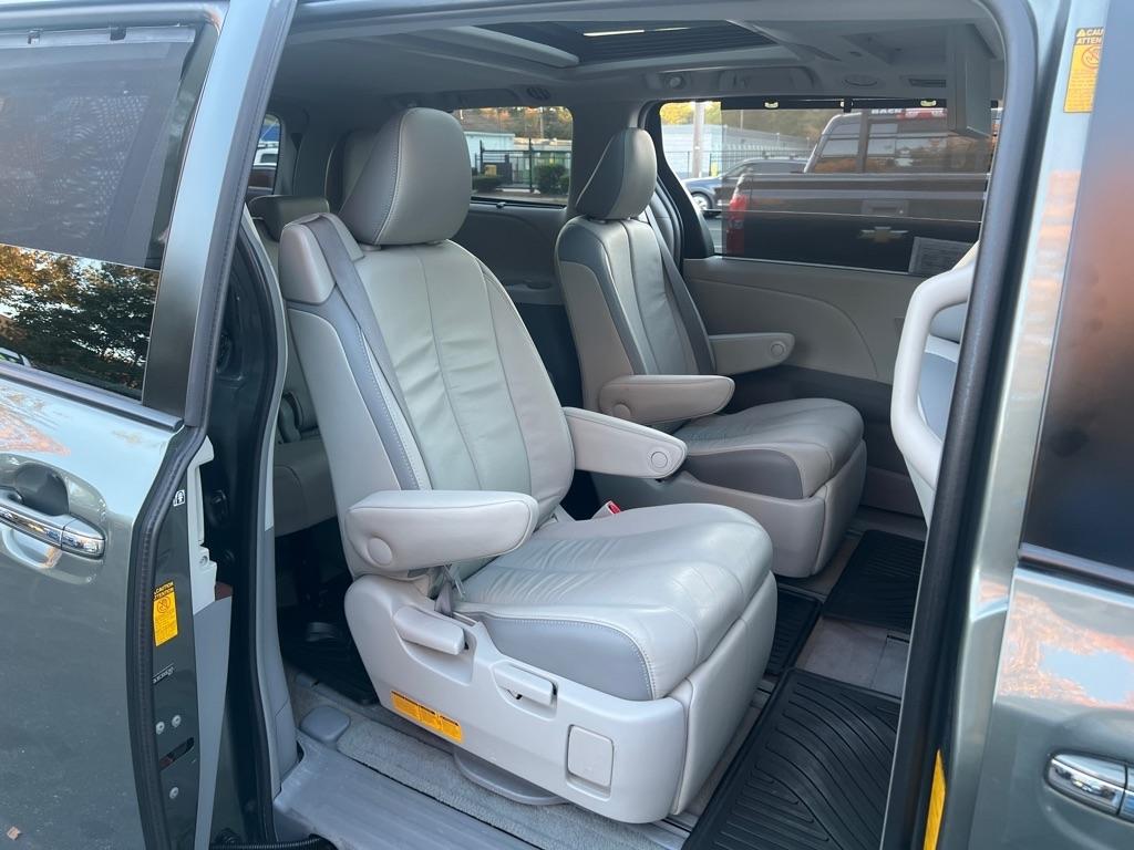 Toyota Sienna  2013