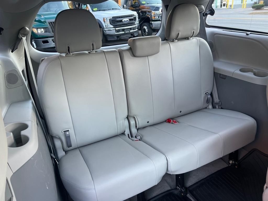 Toyota Sienna  2013