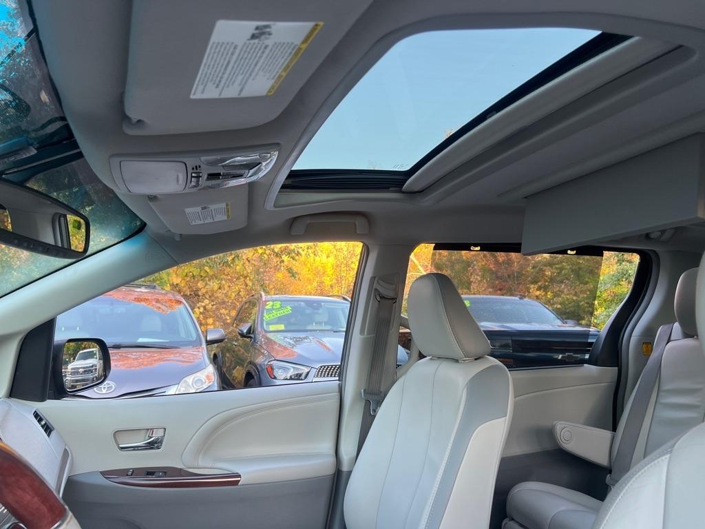 Toyota Sienna  2013