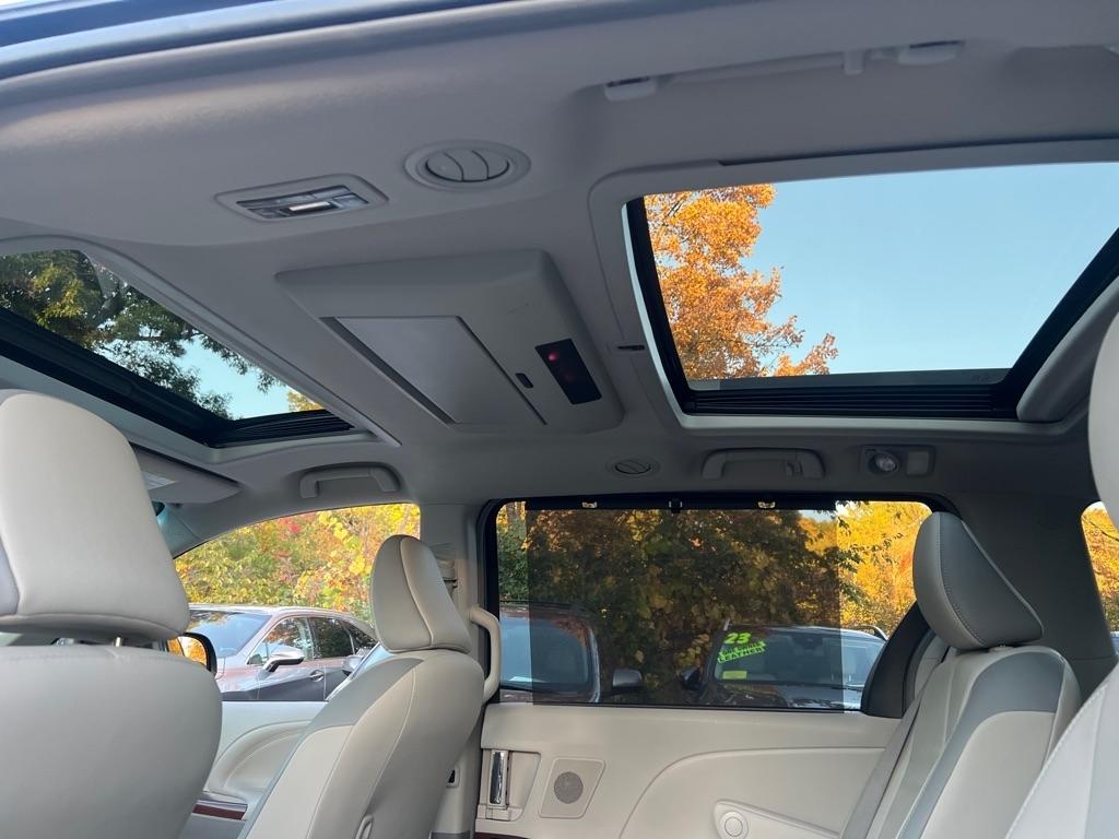 Toyota Sienna  2013