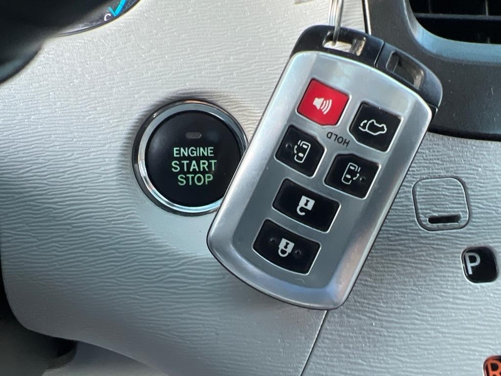 Toyota Sienna  2013