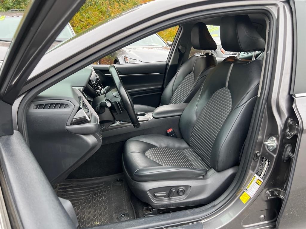 Toyota Camry  2021