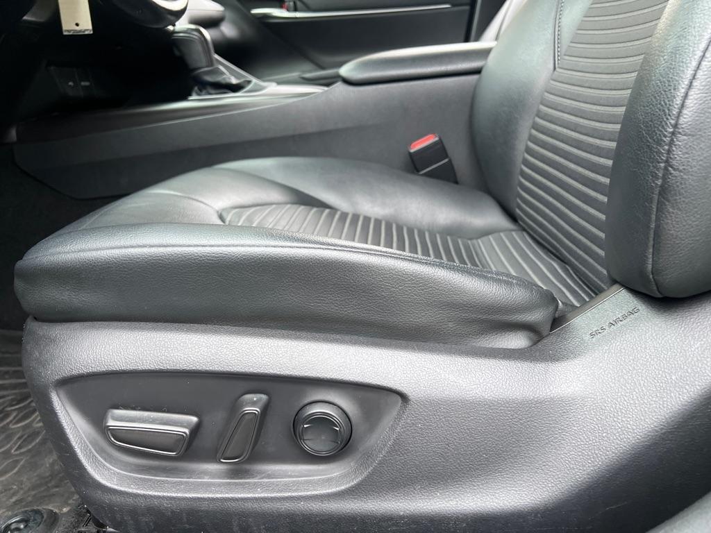 Toyota Camry  2021