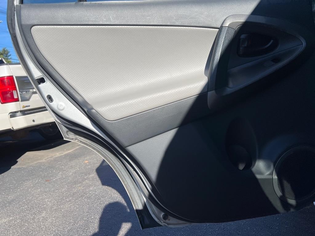 Toyota RAV4  2012