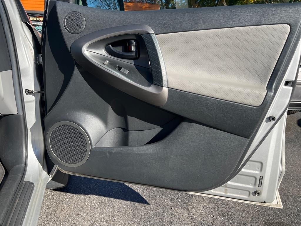 Toyota RAV4  2012