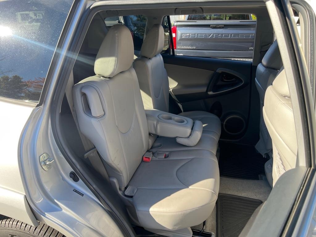 Toyota RAV4  2012