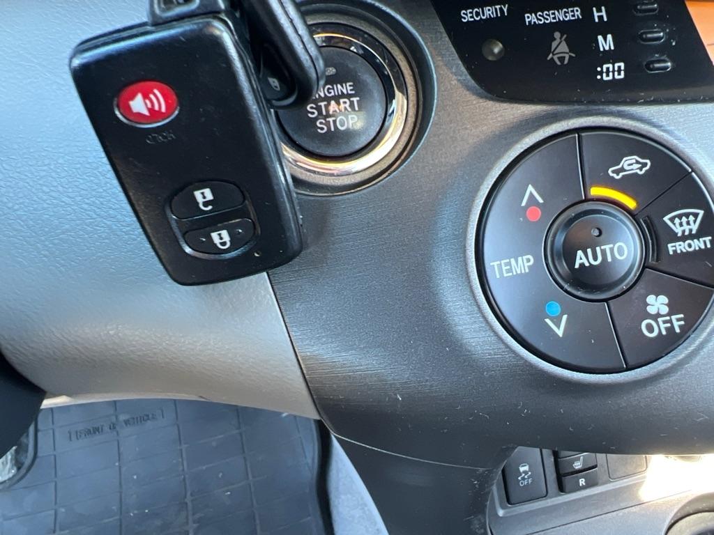 Toyota RAV4  2012