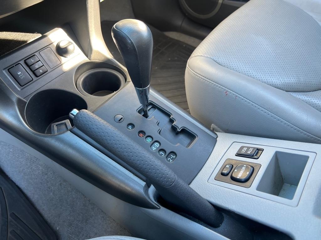 Toyota RAV4  2012