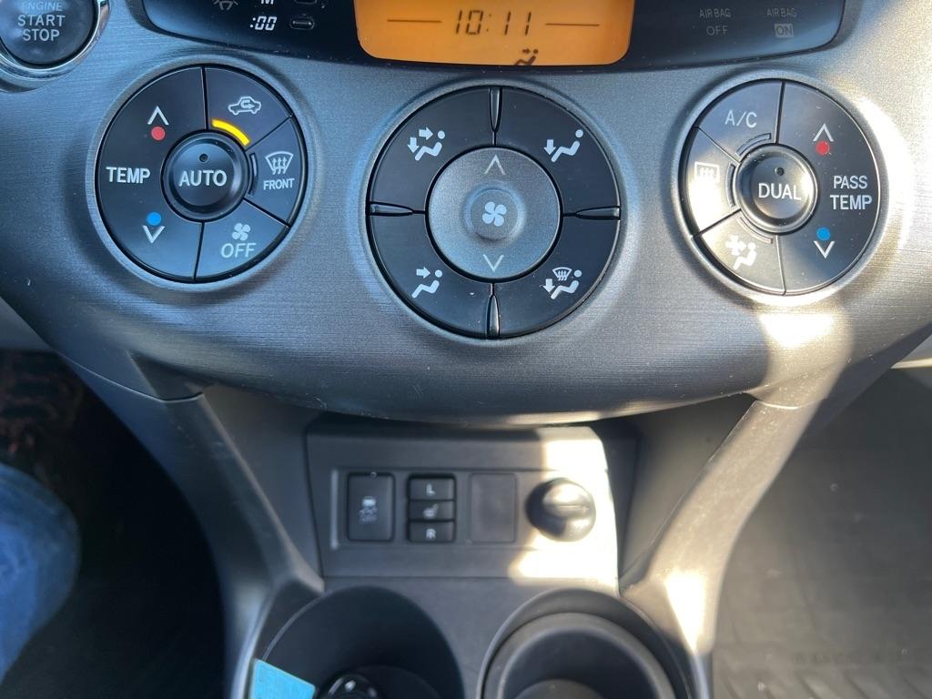Toyota RAV4  2012