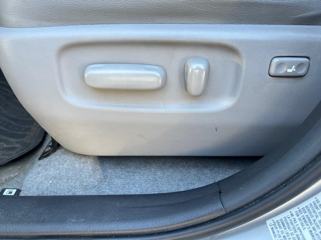 Toyota RAV4  2012