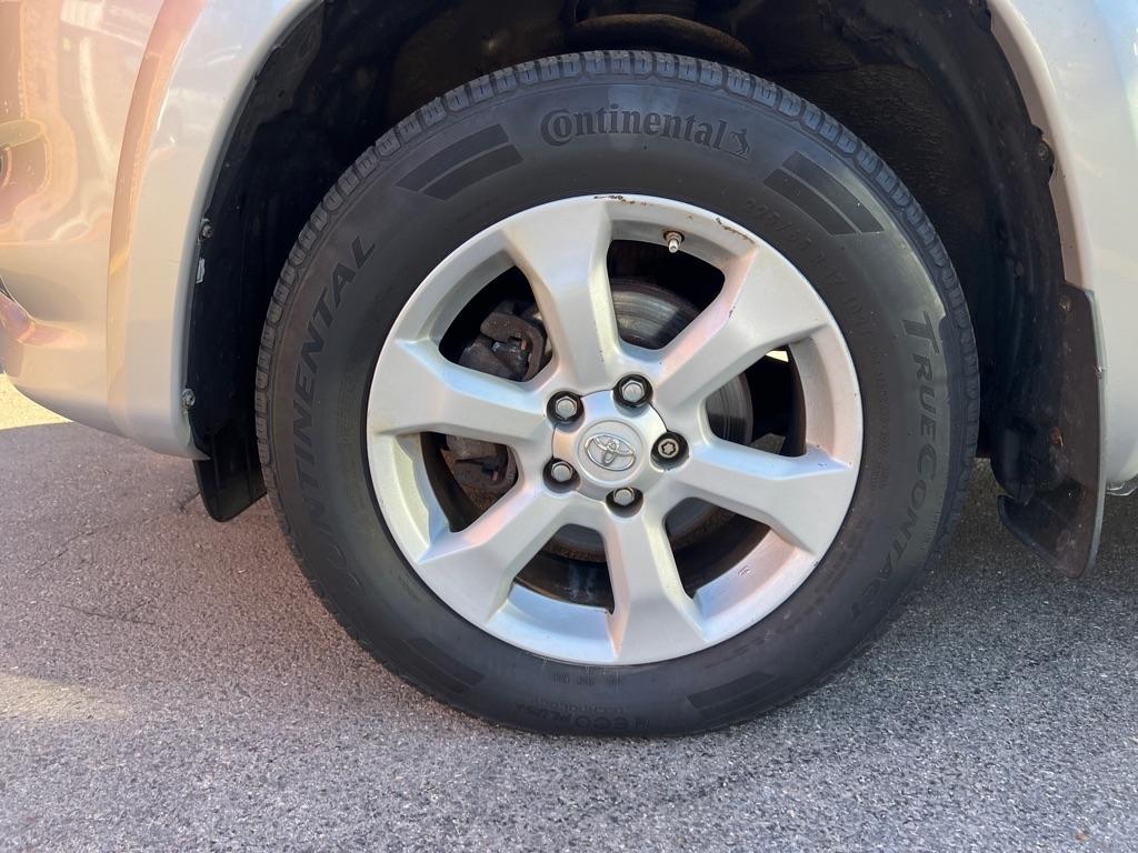 Toyota RAV4  2012